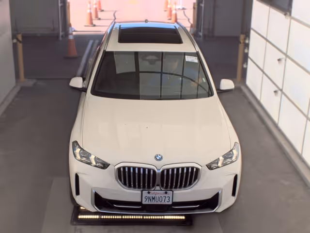 BMW X5 - фото 1