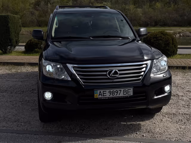 Lexus LX - фото 1