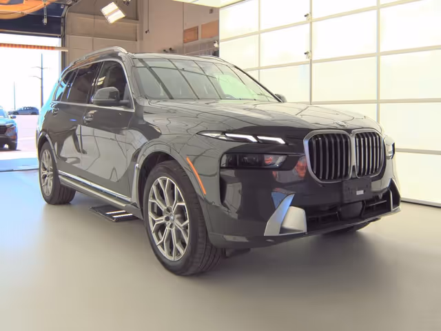 BMW X7 - фото 1