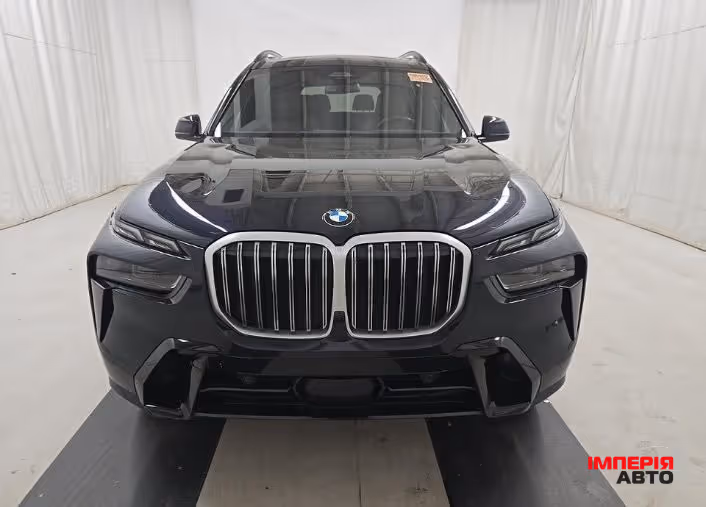 BMW X7 - фото 1