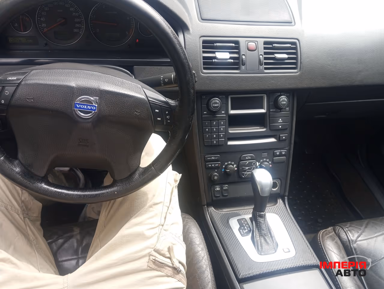 Volvo XC90 - фото 8