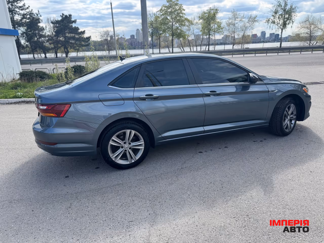 Volkswagen Jetta - фото 2