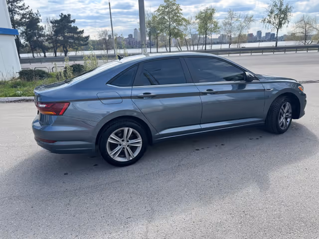 Volkswagen Jetta - фото 2