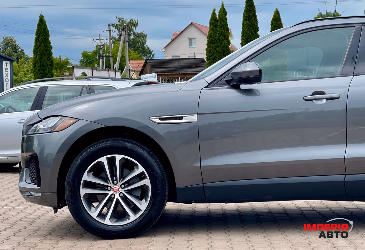Jaguar F-Pace - фото 12