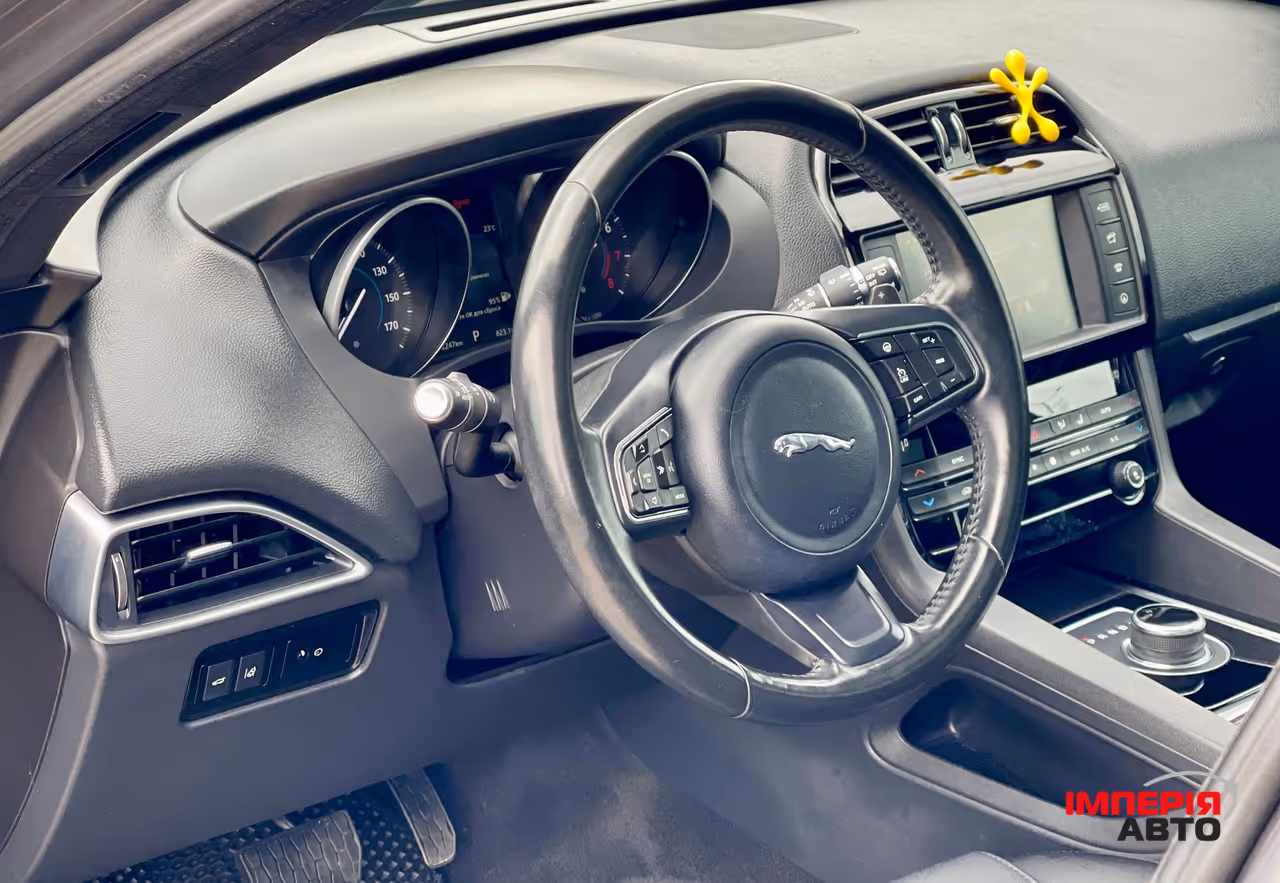 Jaguar F-Pace - фото 54