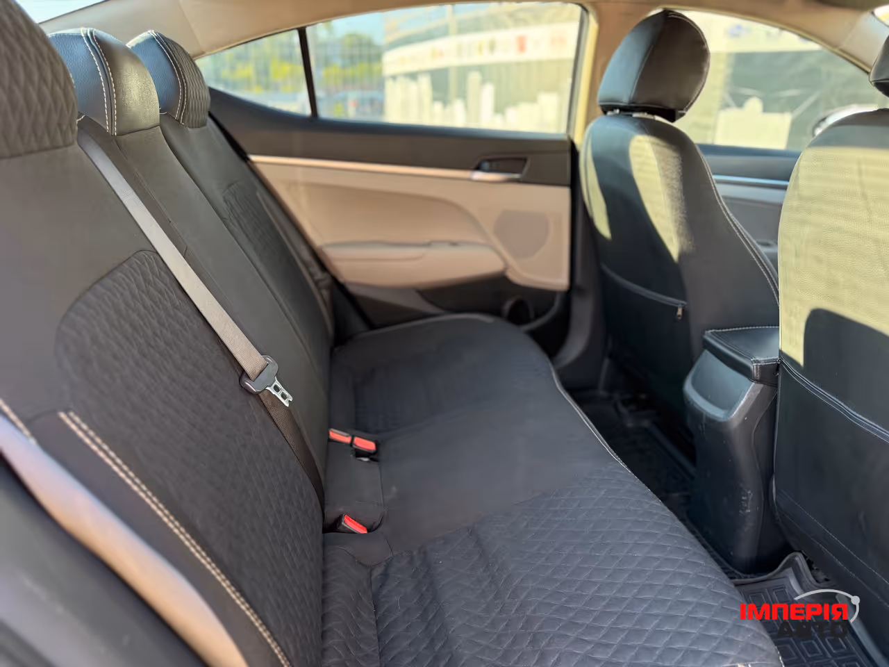 Hyundai Elantra - фото 12