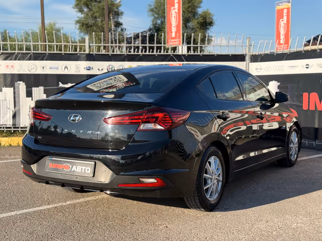 Hyundai Elantra - фото 4