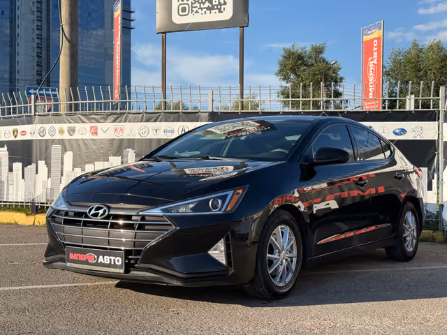 Hyundai Elantra - фото 1