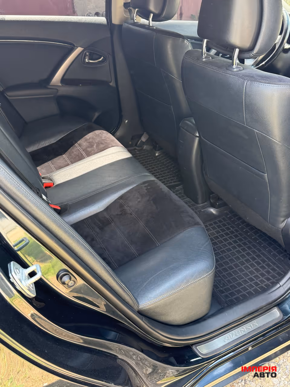 Toyota Avensis - фото 13