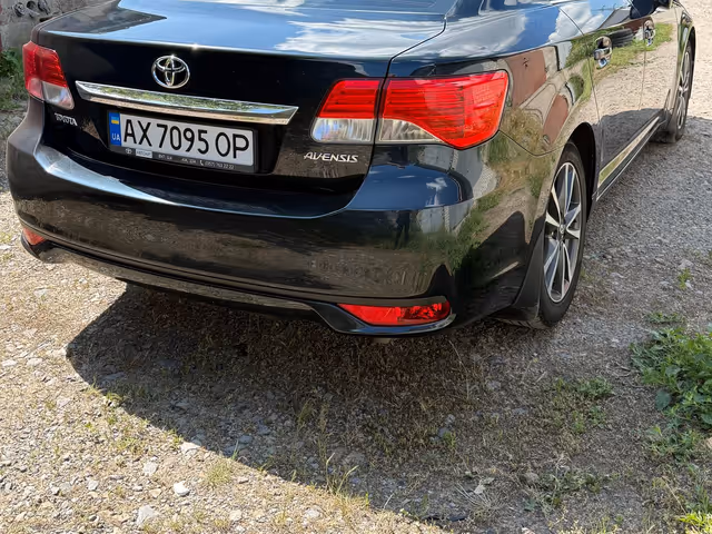 Toyota Avensis - фото 3