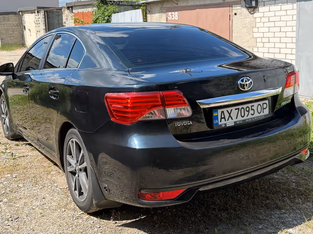 Toyota Avensis - фото 4