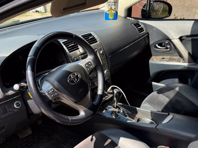 Toyota Avensis - фото 5