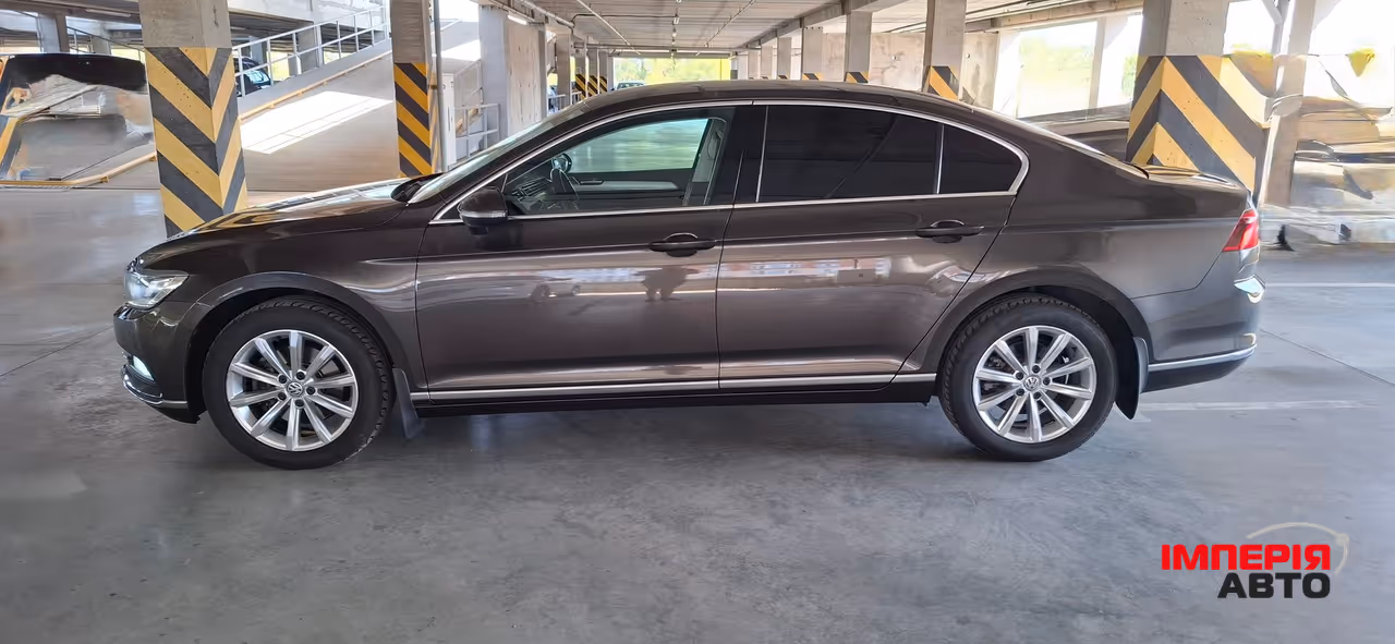 Volkswagen Passat - фото 5