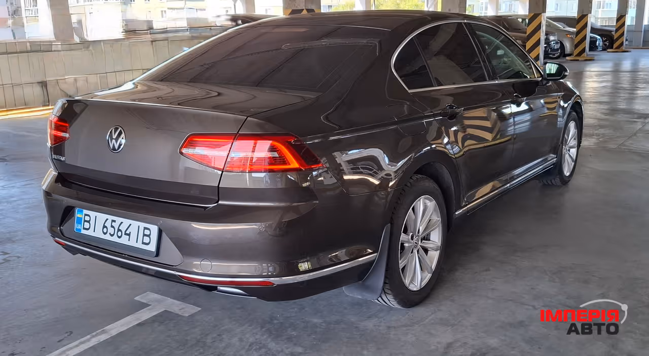 Volkswagen Passat - фото 2