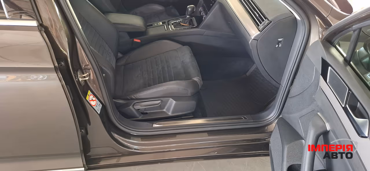 Volkswagen Passat - фото 12