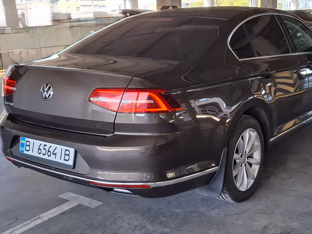 Volkswagen Passat - фото 2
