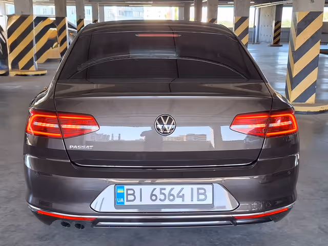 Volkswagen Passat - фото 4