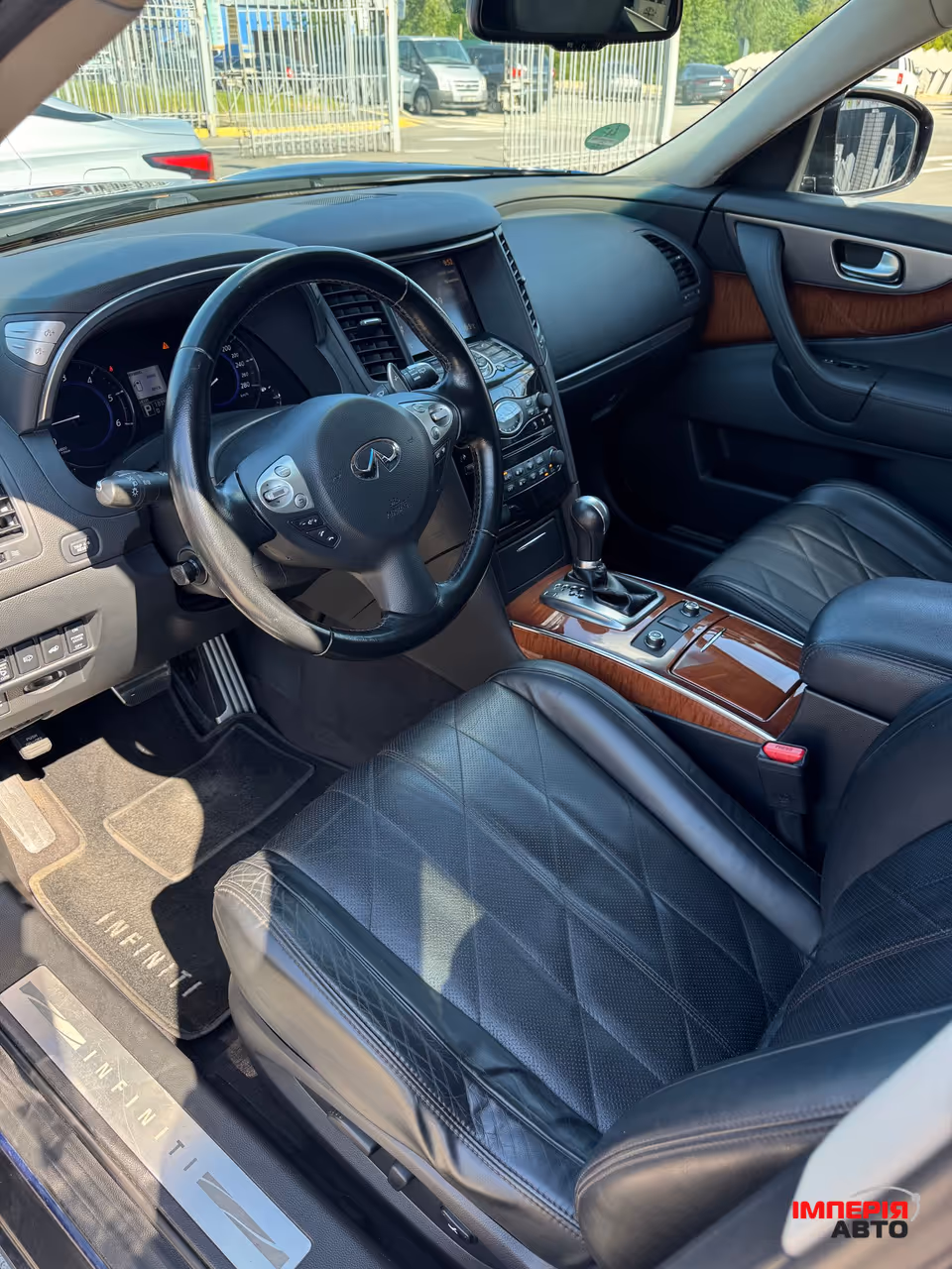 Infiniti FX - фото 9