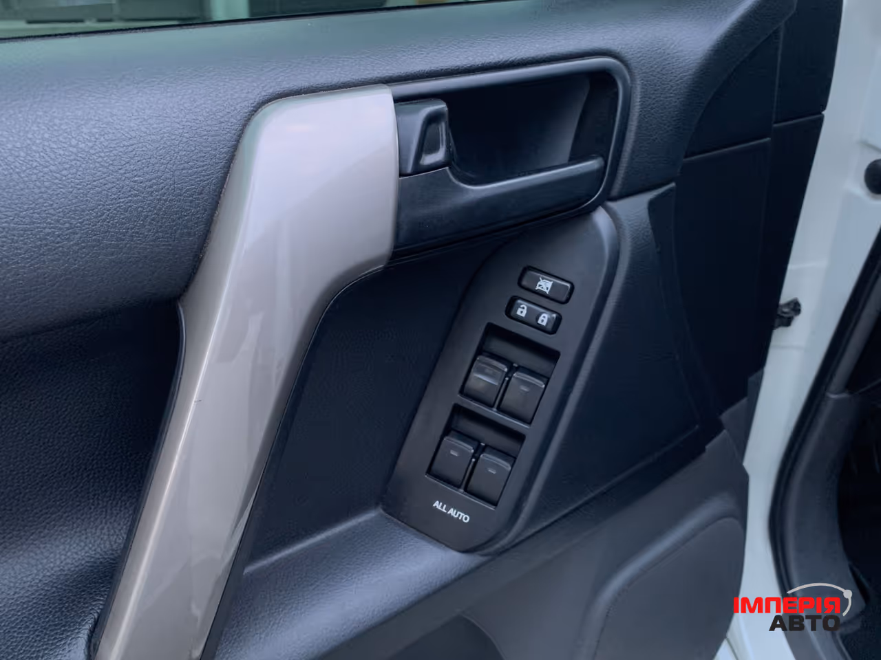 Toyota Land Cruiser Prado - фото 10