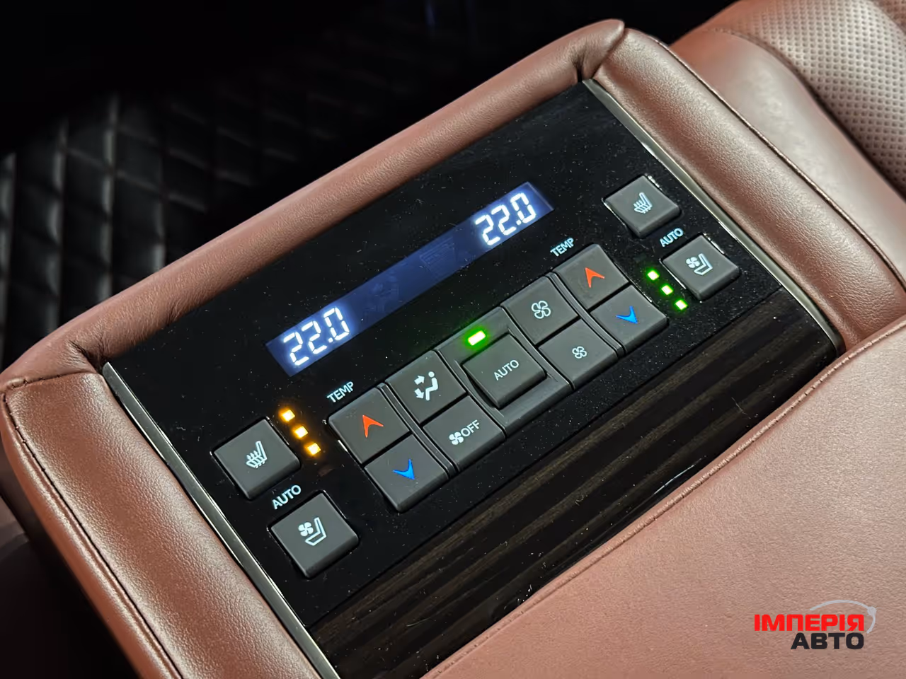 Lexus LX - фото 11