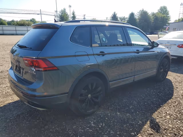Volkswagen Tiguan - фото 4