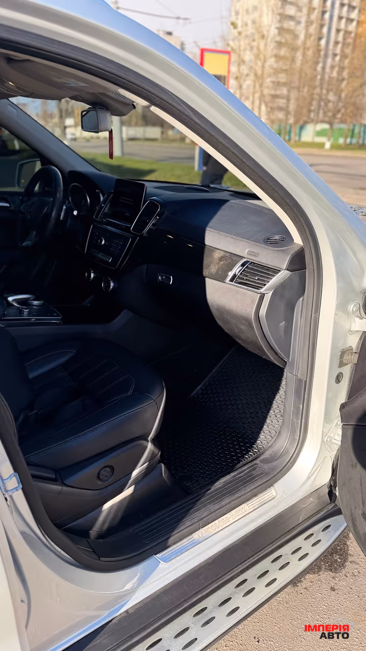 Mercedes-Benz GLS - фото 12
