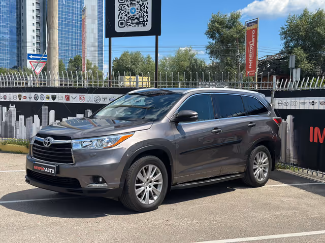 Toyota Highlander - фото 1