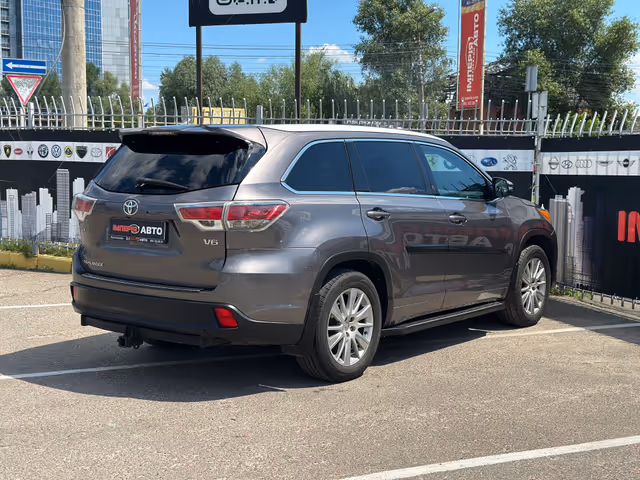 Toyota Highlander - фото 4