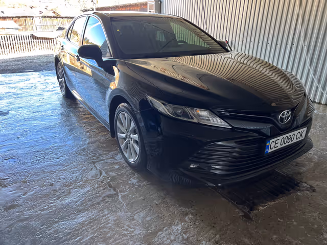 Toyota Camry - фото 1