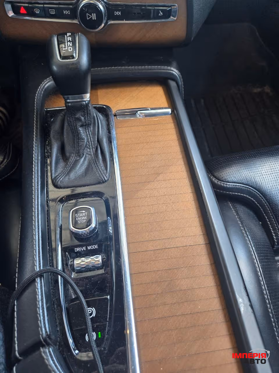 Volvo XC90 - фото 13