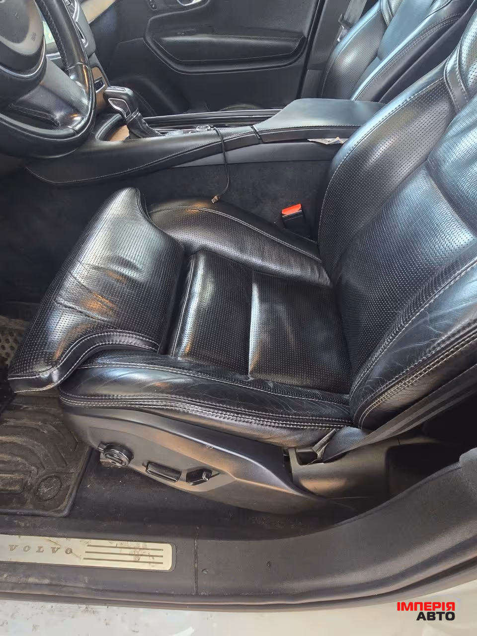 Volvo XC90 - фото 9