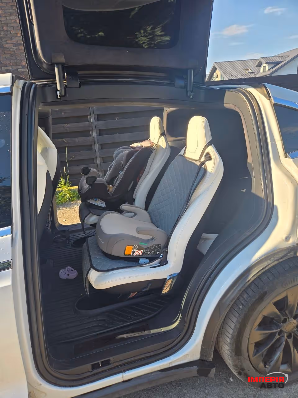 Tesla Model X - фото 17