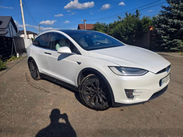 Tesla Model X - фото 1