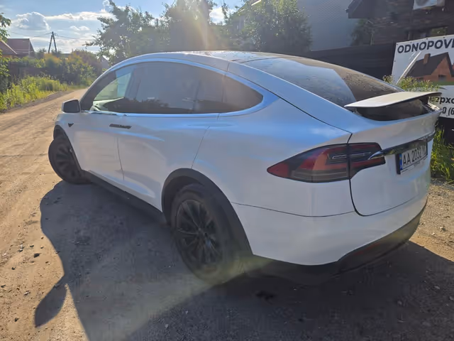 Tesla Model X - фото 4