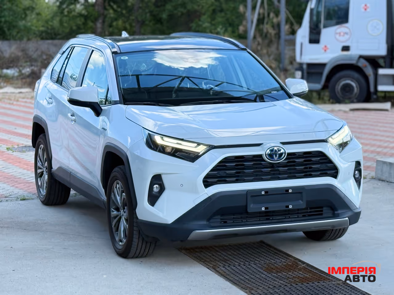 Toyota RAV4 - фото 2