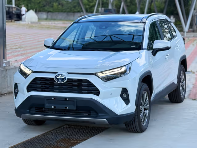 Toyota RAV4 - фото 3