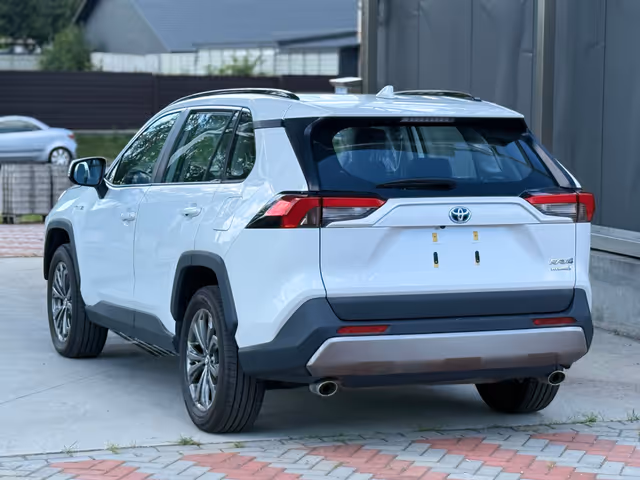 Toyota RAV4 - фото 5