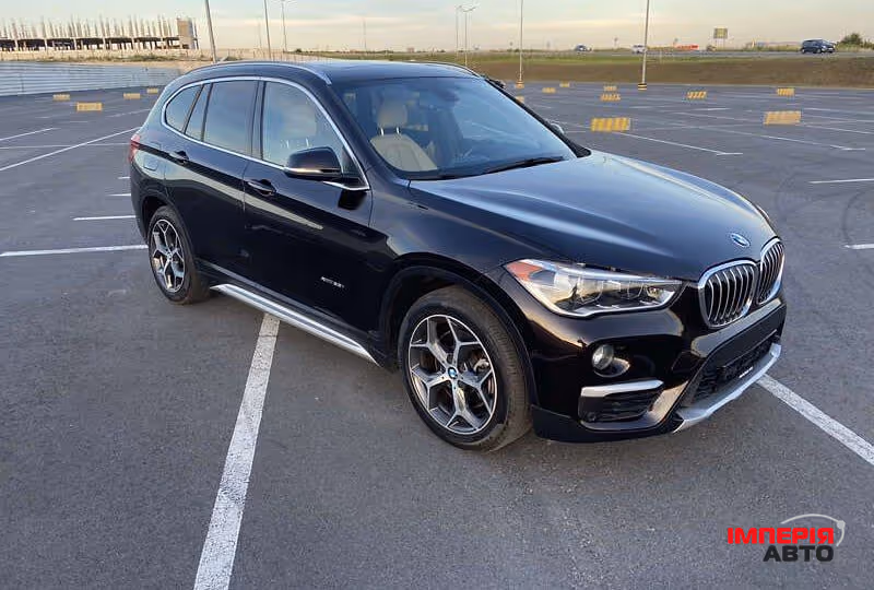 BMW X1 - фото 1