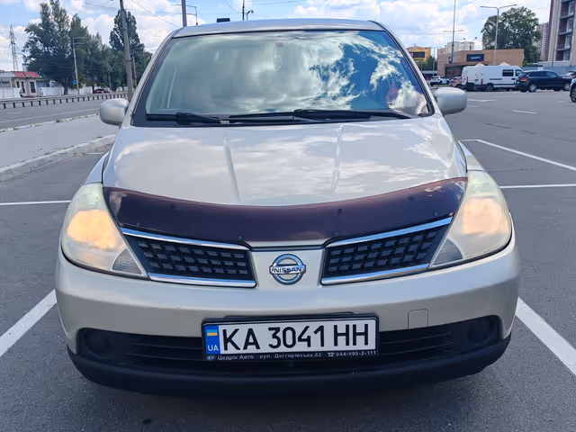 Nissan Tiida - фото 2