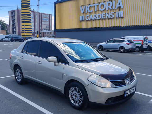 Nissan Tiida - фото 3