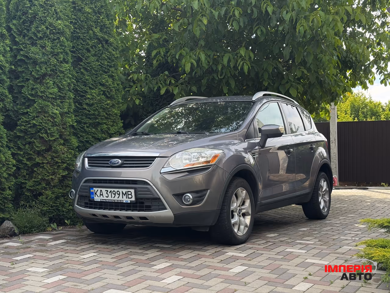 Ford Kuga - фото 1