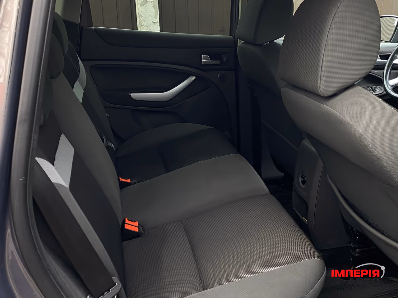 Ford Kuga - фото 9