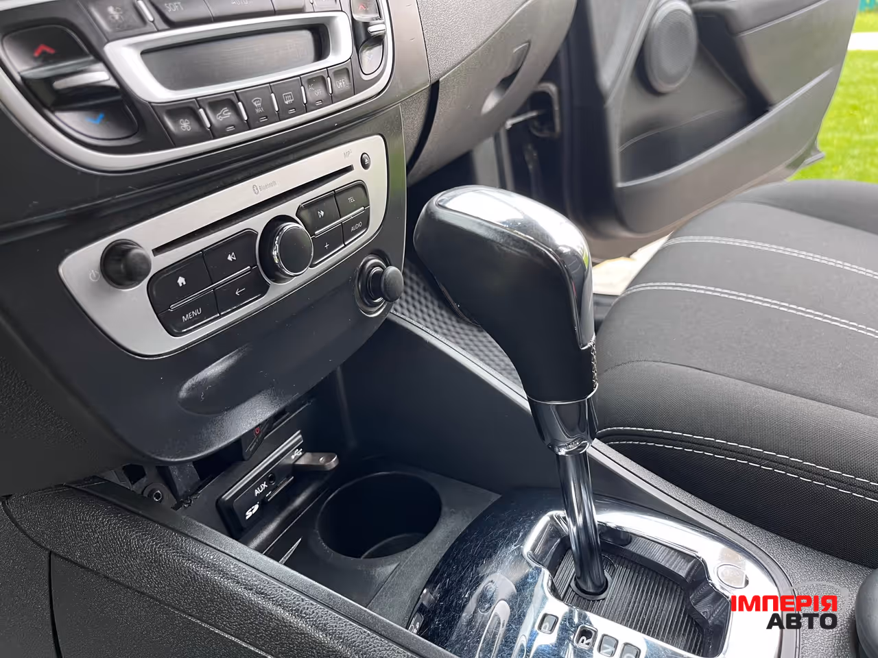 Renault Megane - фото 14