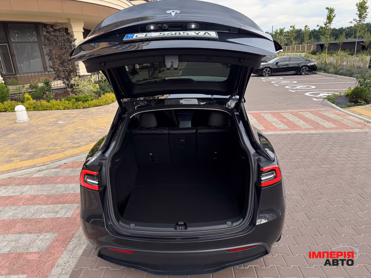 Tesla Model Y - фото 27