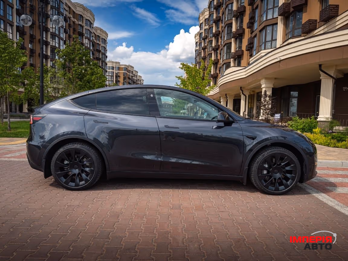Tesla Model Y - фото 12