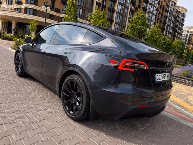 Tesla Model Y - фото 3