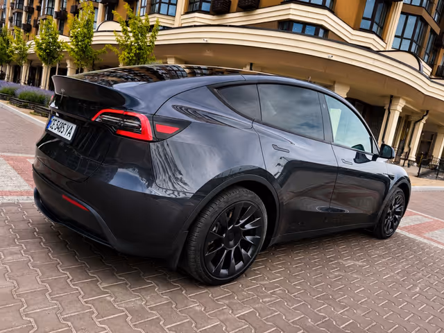 Tesla Model Y - фото 4