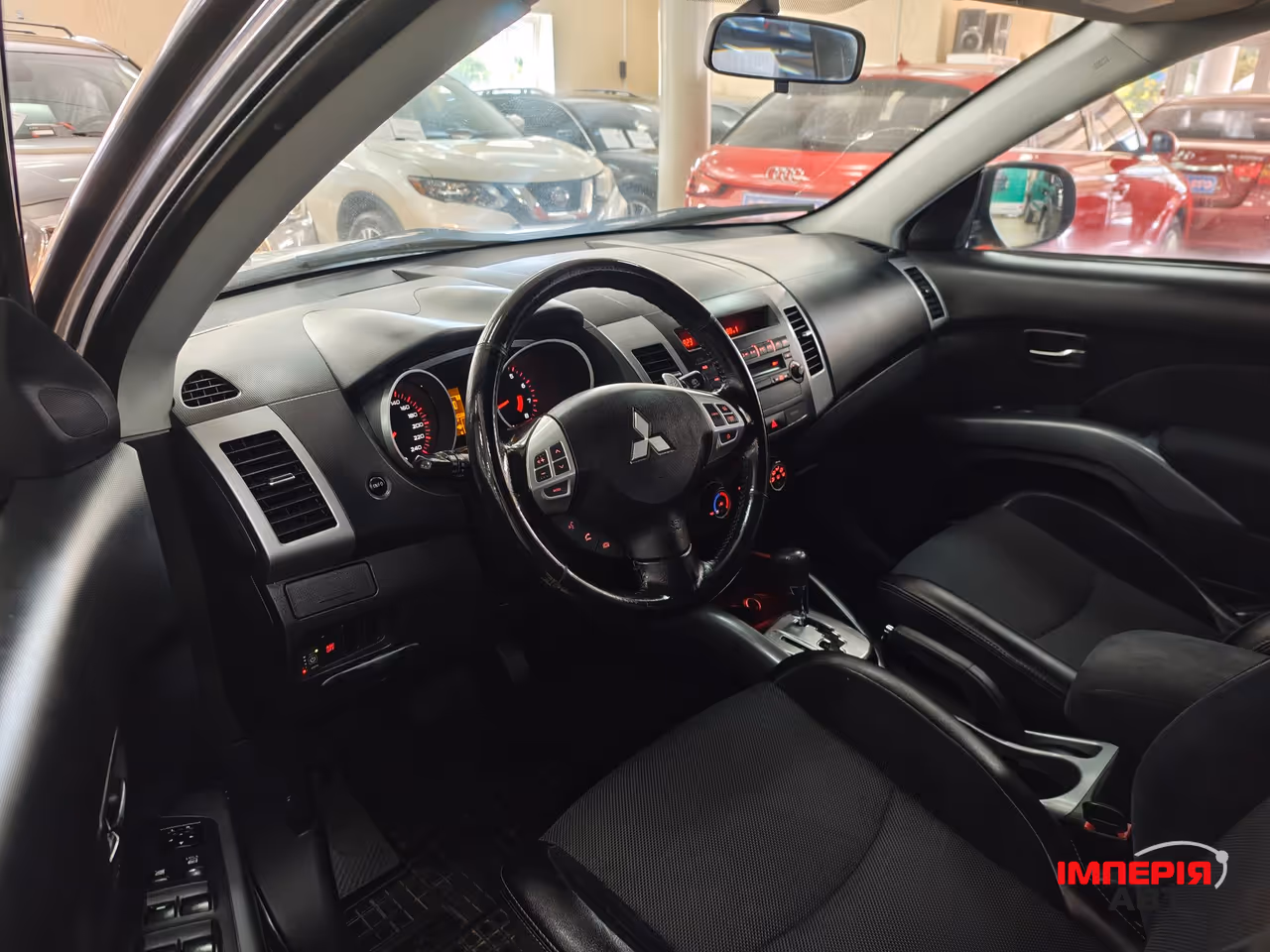 Mitsubishi Outlander - фото 12