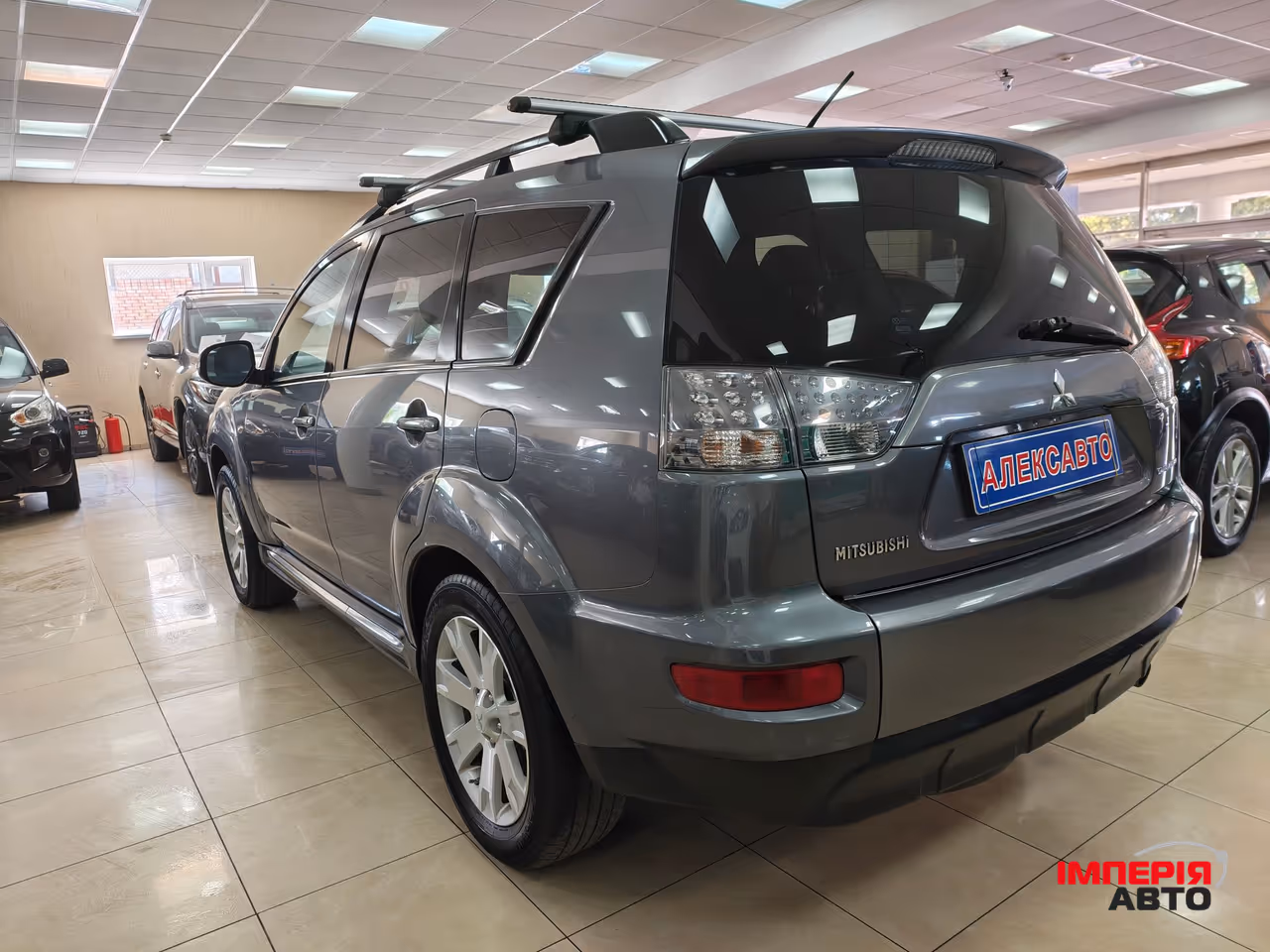 Mitsubishi Outlander - фото 5