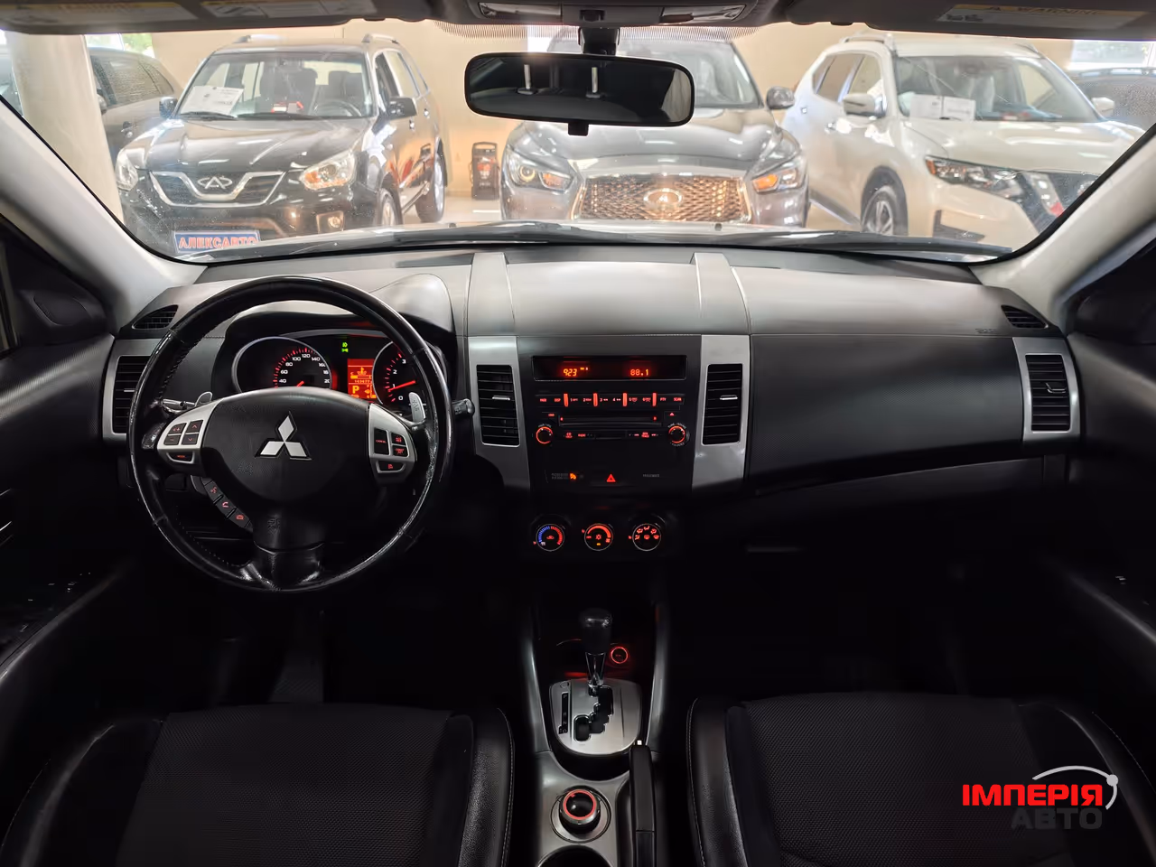 Mitsubishi Outlander - фото 13